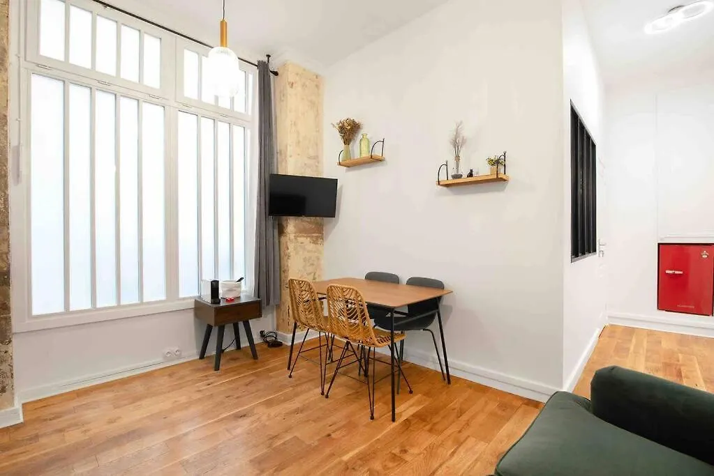 Montmartre, Gare De L'est, 1 2 A 4p Διαμέρισμα *