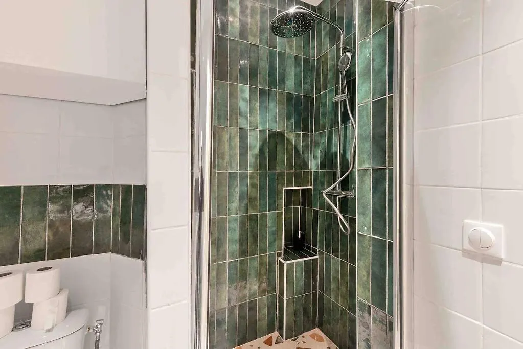 Apartment Montmartre, Gare De L'est, 1 2 A 4p